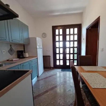 Excellent Mia Umag