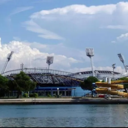 Excellent Mia * אומאג