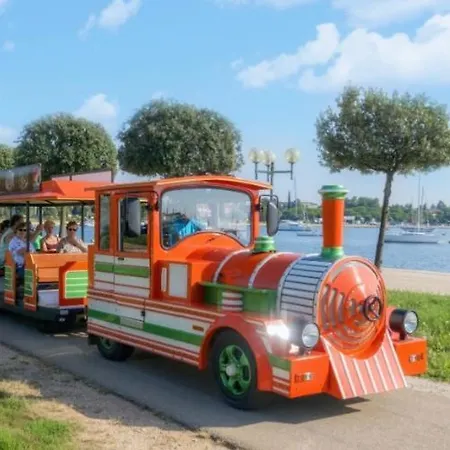 Excellent Mia דירה